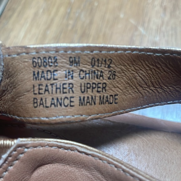 Clarks Artisan Sandal color Camel Size 9 M - Picture 4 of 5